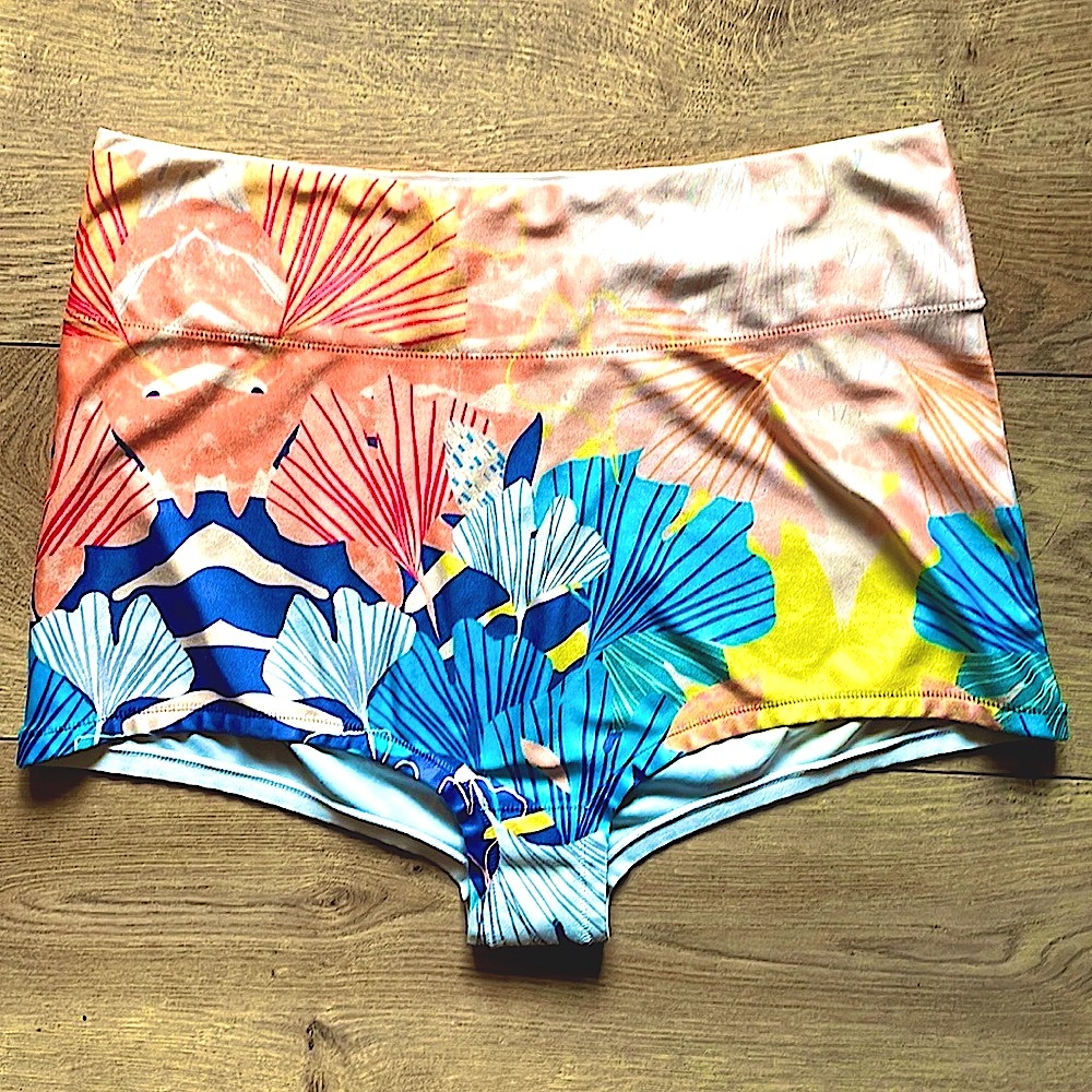 LAND OF SHE • 100% recyclabled polyester underwear bottom size medium •